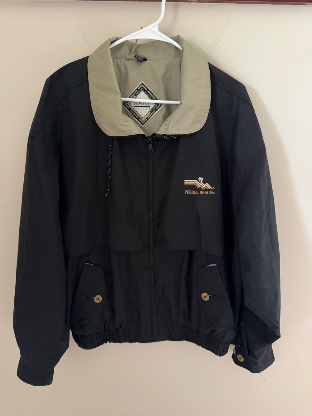 Vintage Pebble Beach Mens Large Black Windbreaker Jacket with Contrast Collar